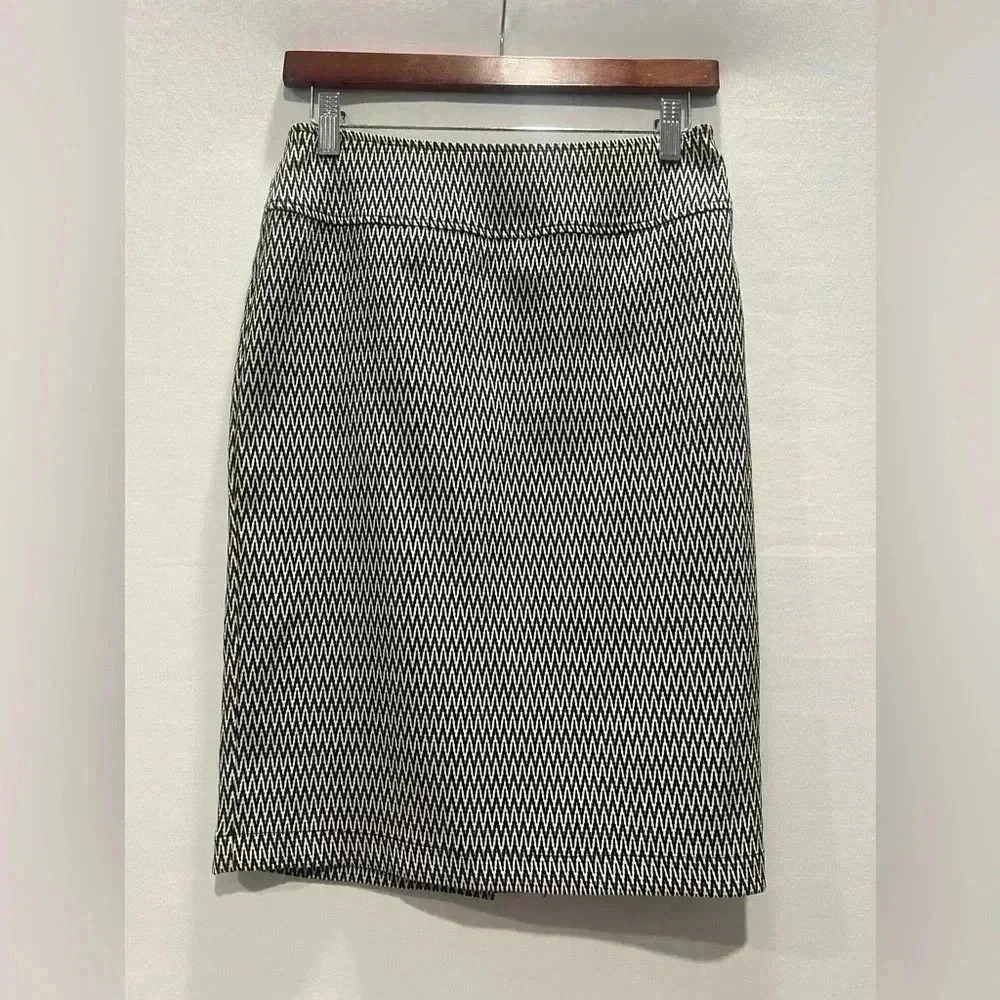 Soho Apparel Ltd Black and White Print Pencil Skirt - Size S​​